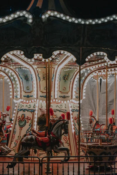 Een Verticaal Schot Van Kind Carrousel — Stockfoto