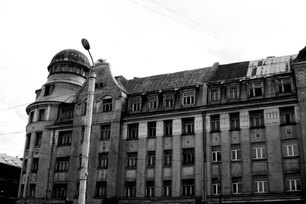 Low Angle Shot Classic Style Old Building Corner Tower Cloudy — Stock Photo, Image