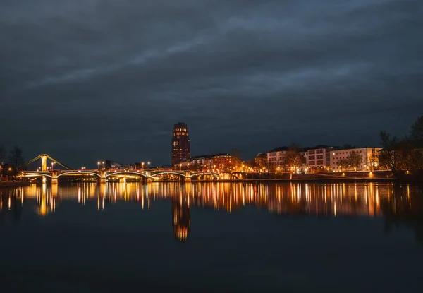 Ein Atemberaubendes Nachtbild Einer Frankfurter Stadt Deutschland Mit Gebäuden Und — Stockfoto