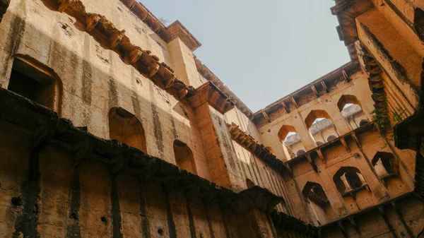 Ein Niedriger Blickwinkel Auf Die Schöne Neemrana Fort Palace Rajasthan — Stockfoto