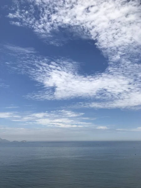 Vista Panorámica Del Hermoso Mar Tranquilo Contra Cielo Azul — Foto de Stock