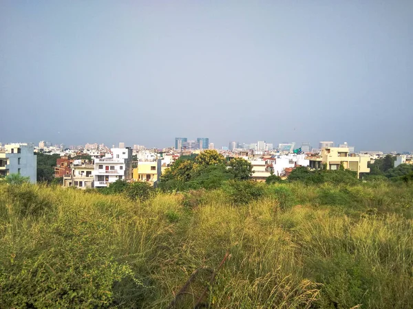 Прекрасна Панорама Міста Гургаон Барвистими Будинками Під Ясним Небом Індії — стокове фото