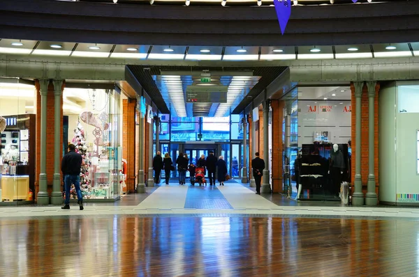 Poznan Polonia 2013 Interior Del Centro Comercial Stary Browar — Foto de Stock