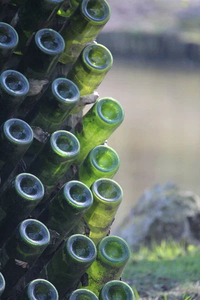 ぼやけた背景にガラス瓶のクローズアップショット — ストック写真