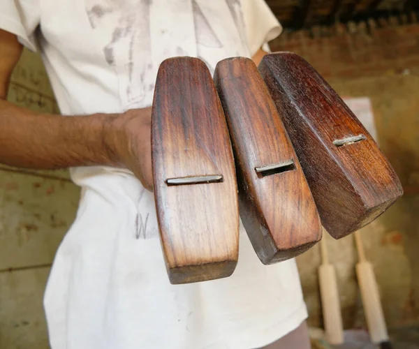 Closeup Shot Male Hands Holding Wooden Objects Factory Cricket Bat — Fotografia de Stock