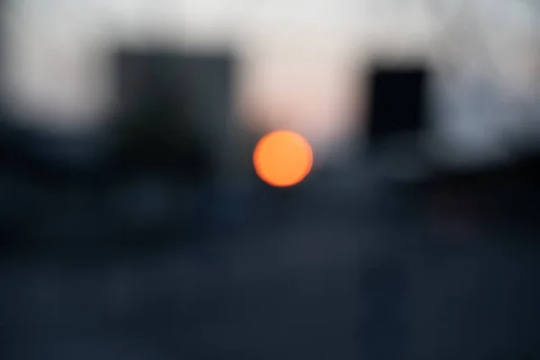Вибірковий Фокус Зображення Жовтої Сонячної Точки Міським Пейзажем Задньому Плані — стокове фото