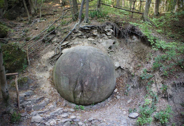 Uma Bola Pedra Histórica Gigante Descoberta Bósnia Herzegovina — Fotografia de Stock