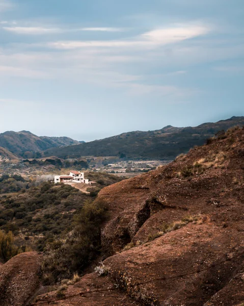 Vertikale Aufnahme Eines Hauses Der Natur Der Provinz Córdoba Argentinien — Stockfoto