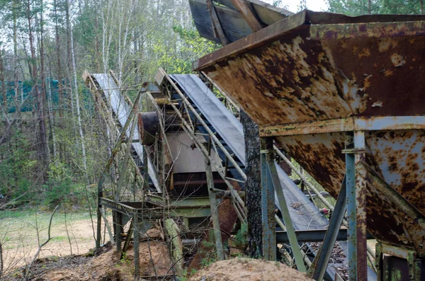 Eine Verlassene Fabrik Metallrostteile Wald — Stockfoto