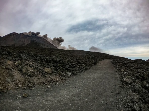 Pusta Ścieżka Szczycie Suchej Góry Dymiąca Góra Etna Sycylii Włochy — Zdjęcie stockowe