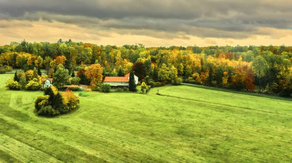 Krásná Podzimní Krajina Farmy Okraji Jilmu Německu Obdělávanou Oblastí — Stock fotografie
