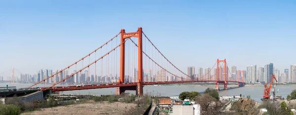 Una Vista Panorámica Del Puente Golden Gate Contra Cielo Azul —  Fotos de Stock