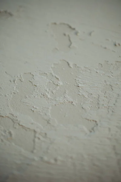 垂直クローズアップショットのクラックされた白い塗料の質感 — ストック写真