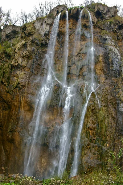 プリトヴィツェ湖国立公園クロアチアの滝 — ストック写真