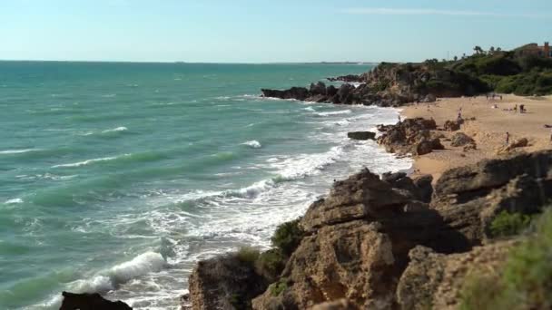 Beau paysage de la mer lors d'une journée ensoleillée incroyable à la plage — Video