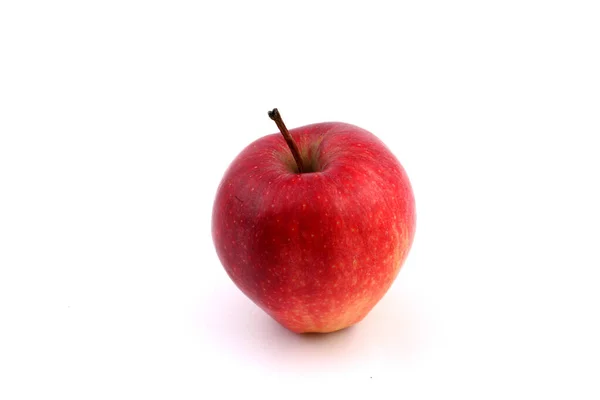 Ein Roter Apfel Isoliert Auf Weißem Hintergrund — Stockfoto