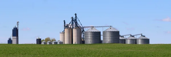 Een Prachtig Uitzicht Metalen Landbouwgranen Bakken — Stockfoto