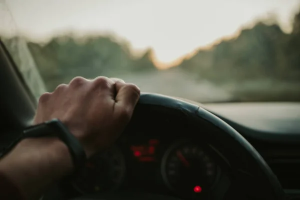 Closeup Shot Man Holding Steering Wheel While Driving — Stock Photo, Image
