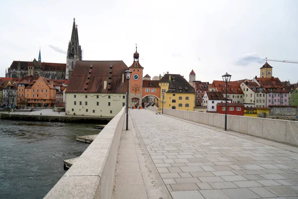 Eine Alte Steinbrücke Über Die Donau Regensburg Deutschland — Stockfoto