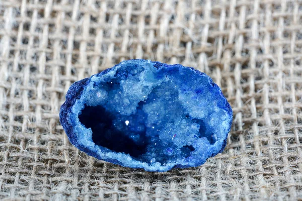 Uma Pedra Azurita Superfície Áspera Tecido Serapilheira — Fotografia de Stock