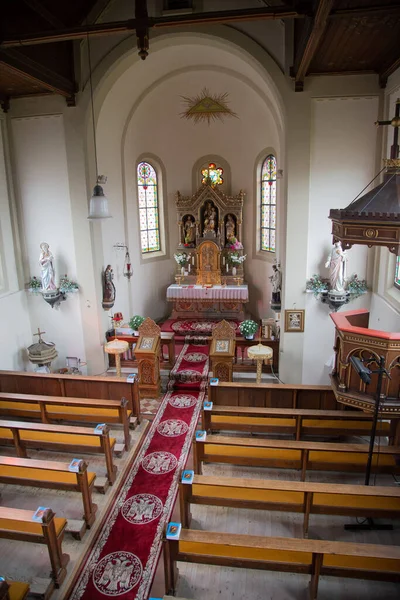 Tiro Vertical Interior Uma Igreja — Fotografia de Stock