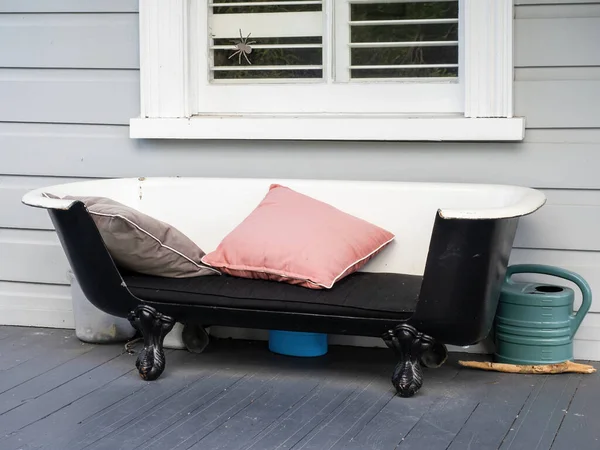 Bathtub Sofa Home Made Creative Outdoor Furniture — Stock Photo, Image