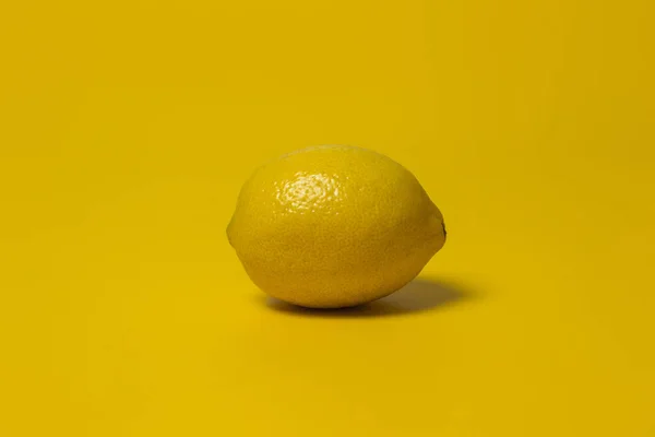 Citron Dans Fond Jaune Tout Jaune — Photo