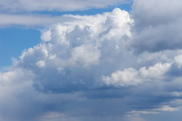 Una Vista Natural Las Nubes Algodón Cielo Azul Con Copyspace — Foto de Stock