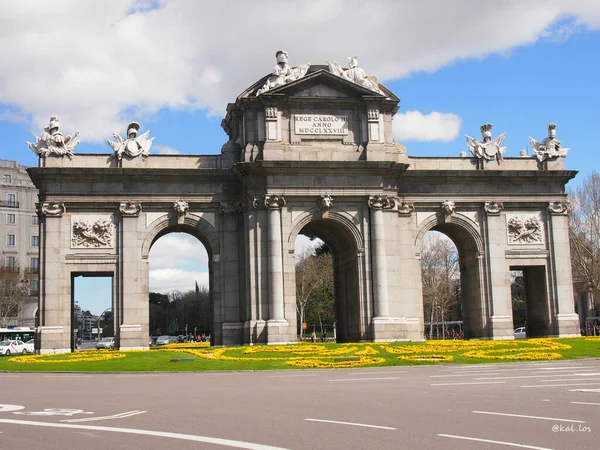 Krásný Výhled Slavnou Alcala Gate Madridu Španělsko — Stock fotografie