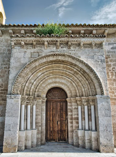 Deur Gevel Van Oude 12E Eeuwse Parochiekerk San Juan Evangelista — Stockfoto