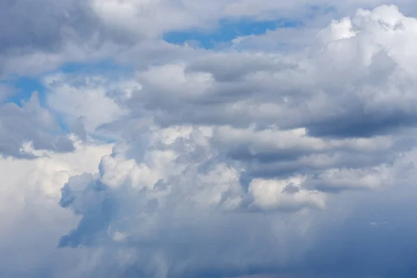 Una Vista Natural Las Nubes Algodón Cielo Azul Con Copyspace — Foto de Stock