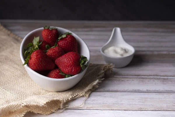 Bowl Fresh Strawberries Served Natural White Cream Wooden Table — Stock Photo, Image