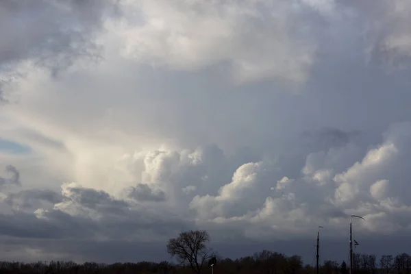 Contraste Nuvem Cumulonimbus Dramática Que Ofusca Paisagem Holandesa Com Nuvens — Fotografia de Stock