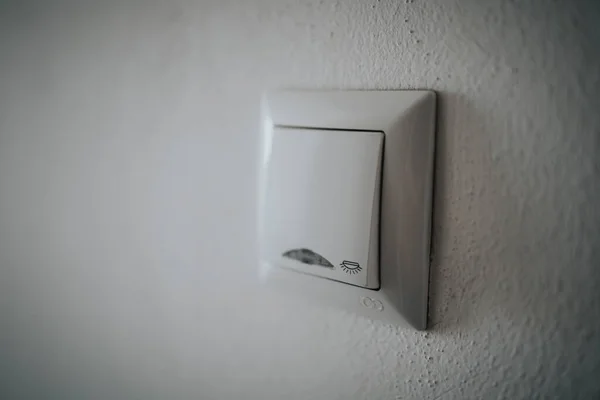 Nahaufnahme Eines Weißen Lichtschalters Der Wand — Stockfoto