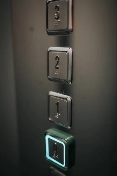 Вертикальный Кадр Металлических Кнопок Лифта — стоковое фото