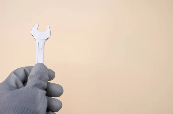 Een Close Shot Van Een Hand Dragen Handschoenen Houden Een — Stockfoto