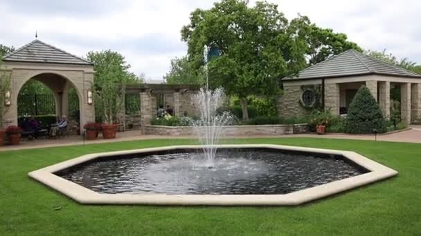 Beautiful Fountain Kauffman Gardens — Stock Video