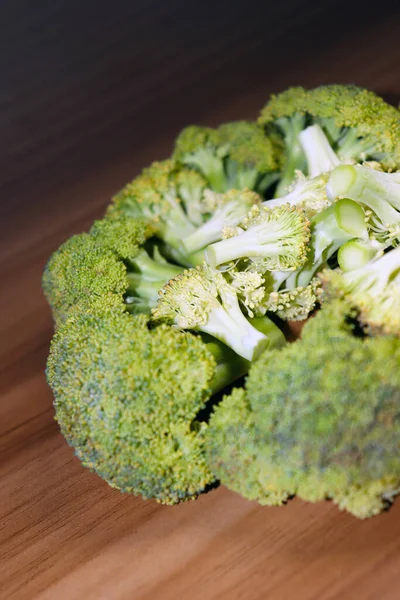 Penutup Brokoli Sehat Atas Meja Kayu — Stok Foto
