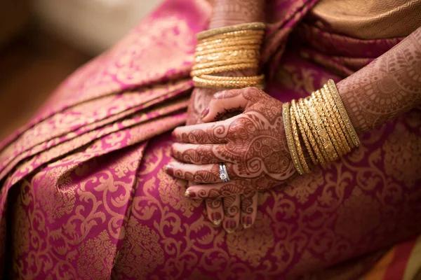 Tatuagens Henna Mãos Mulher Casada — Fotografia de Stock