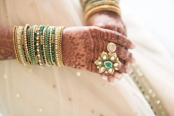 Sieraden Henna Tatoeages Handen Van Bruid — Stockfoto