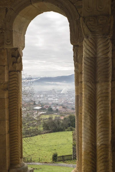 从西班牙阿斯图里亚斯拱顶垂直拍摄的风景 — 图库照片