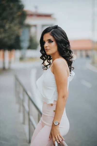 Gorgeous Female Elegant Pink White Outfit Leaning Urban Street Fence — 스톡 사진