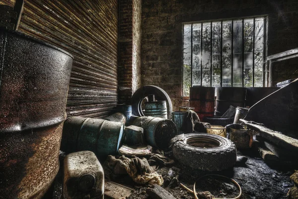 Het Interieur Van Een Oud Verlaten Gebouw — Stockfoto