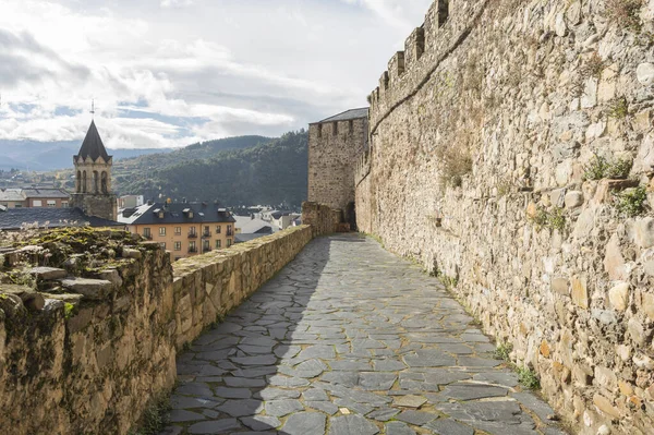 Detailní Záběr Cestu Vede Starobylého Hradu Ponferrada Provincie Leon Španělsko — Stock fotografie