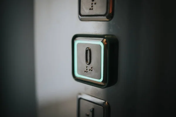엘리베이터 버튼의 클로저 — 스톡 사진