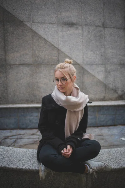 Vertical Shot Blonde Girl Wearing Glasses Winter Coat Scarf — Fotografia de Stock