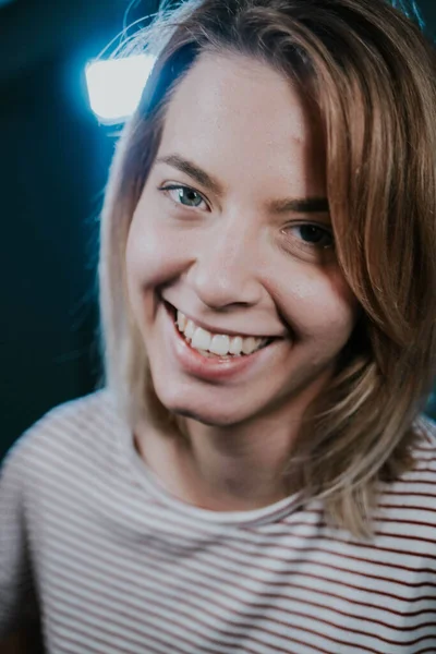 Portrait Blonde Short Haired Caucasian Woman Blue Eyes Smiling Camera — Zdjęcie stockowe