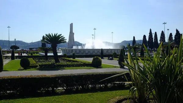 Primer Plano Parque Ciudad Con Plantas Verdes Senderos Día Soleado — Foto de Stock