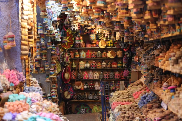 Una Tienda Tradicional Marroquí Con Artesanías Coloridas — Foto de Stock