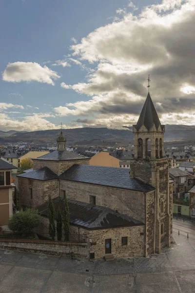 Spanya Nın Leon Şehrindeki Ponferrada Nın Gündüz Vakti Çekilmiş Dikey — Stok fotoğraf